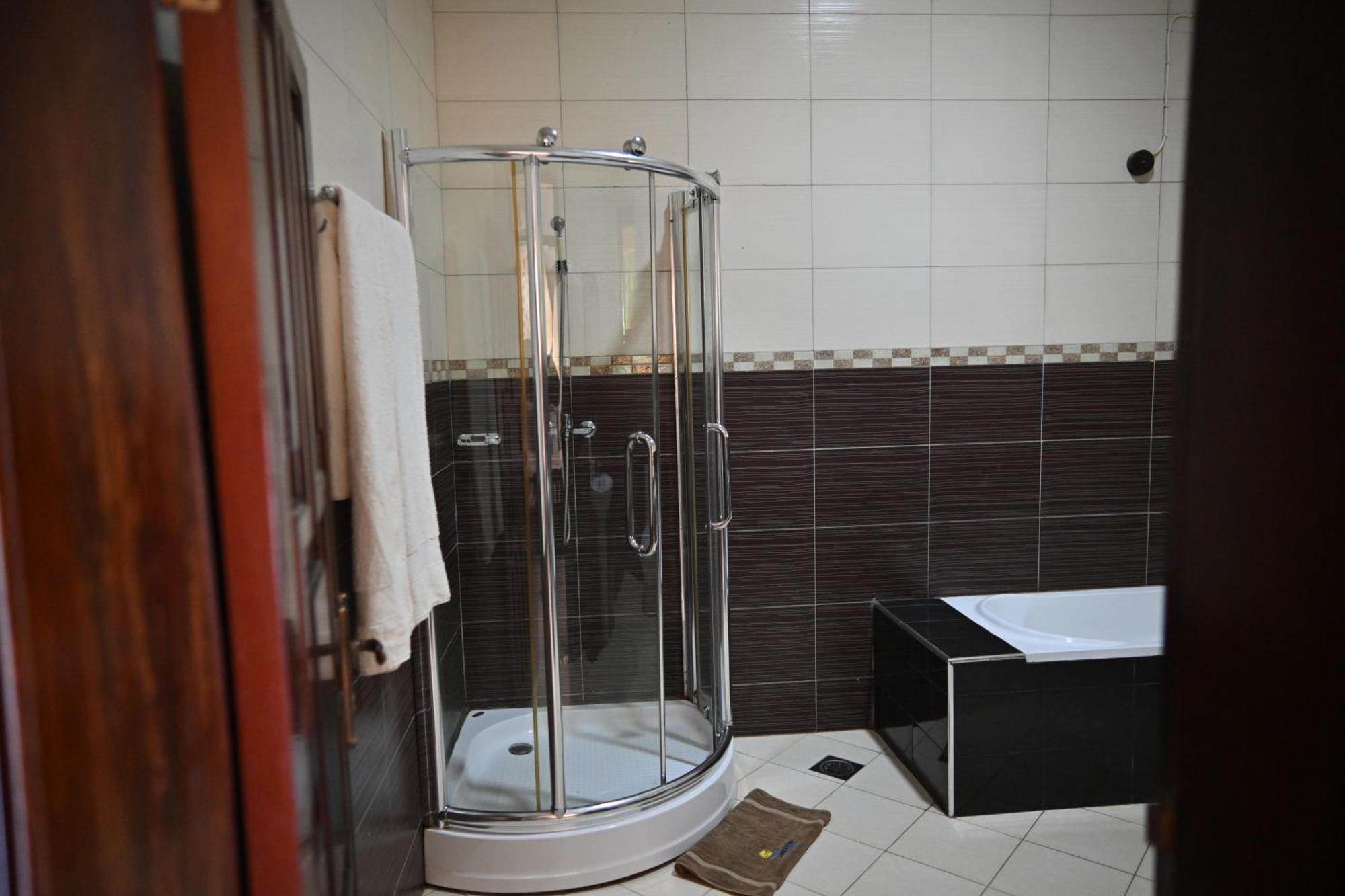 Lakepoint Villa Entebbe Ngoại thất bức ảnh
