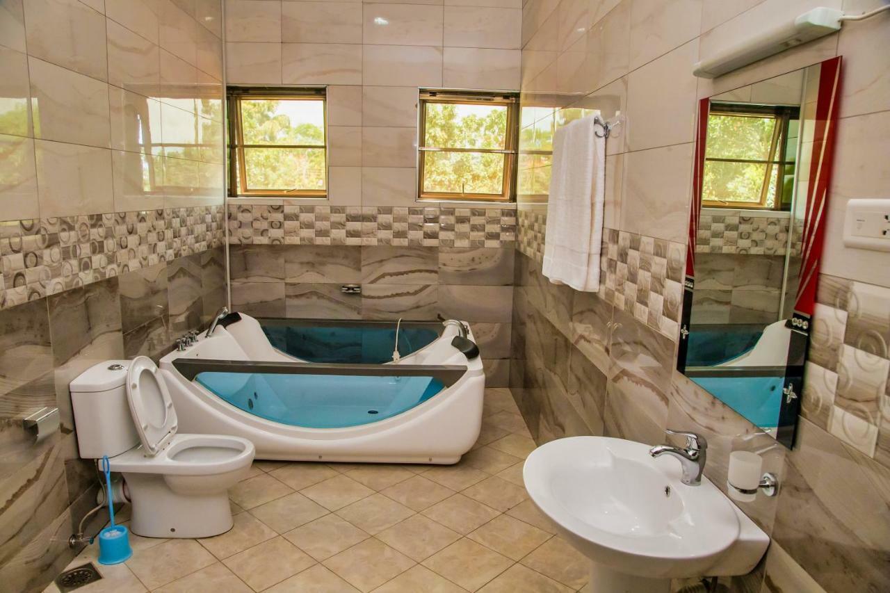 Lakepoint Villa Entebbe Ngoại thất bức ảnh